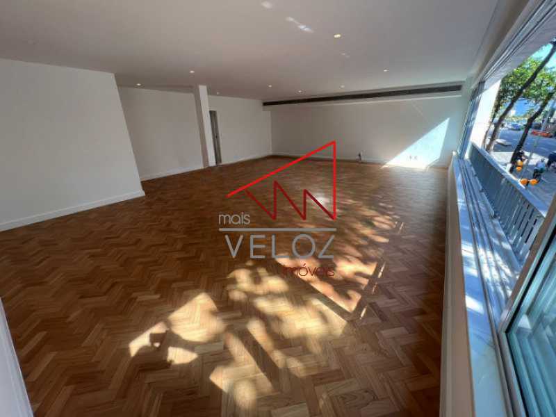 Apartamento à venda com 3 quartos, 230m² - Foto 2