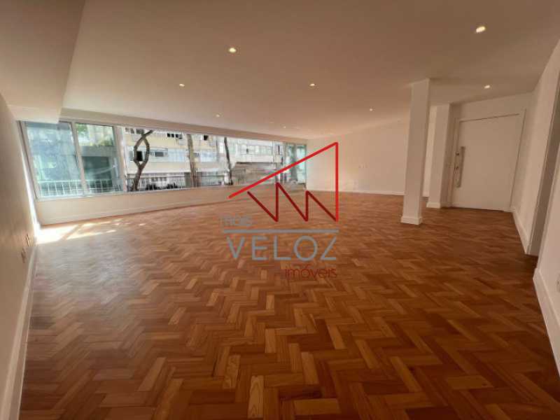 Apartamento à venda com 3 quartos, 230m² - Foto 3