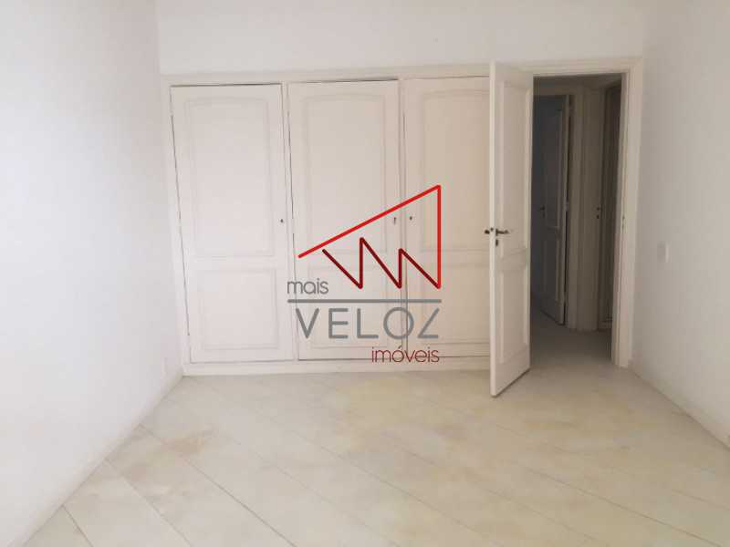 Apartamento à venda com 4 quartos, 240m² - Foto 8