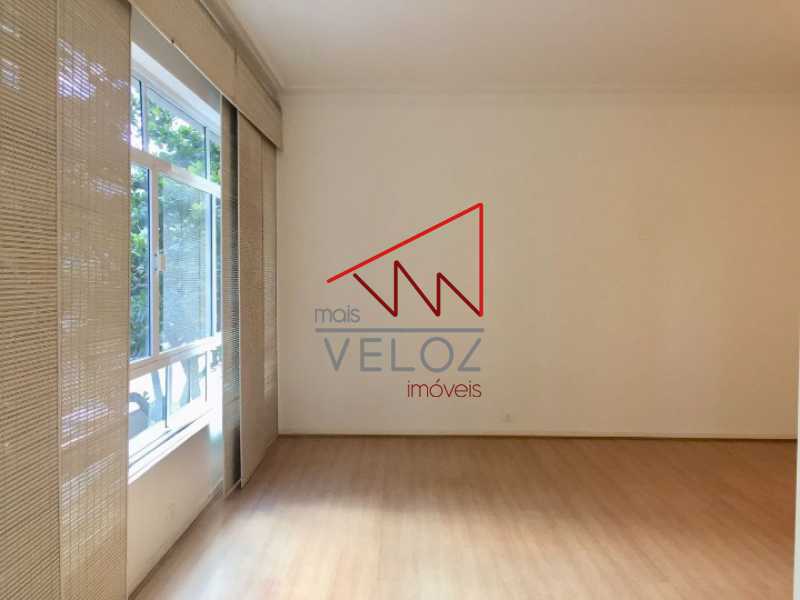 Apartamento à venda com 4 quartos, 240m² - Foto 2