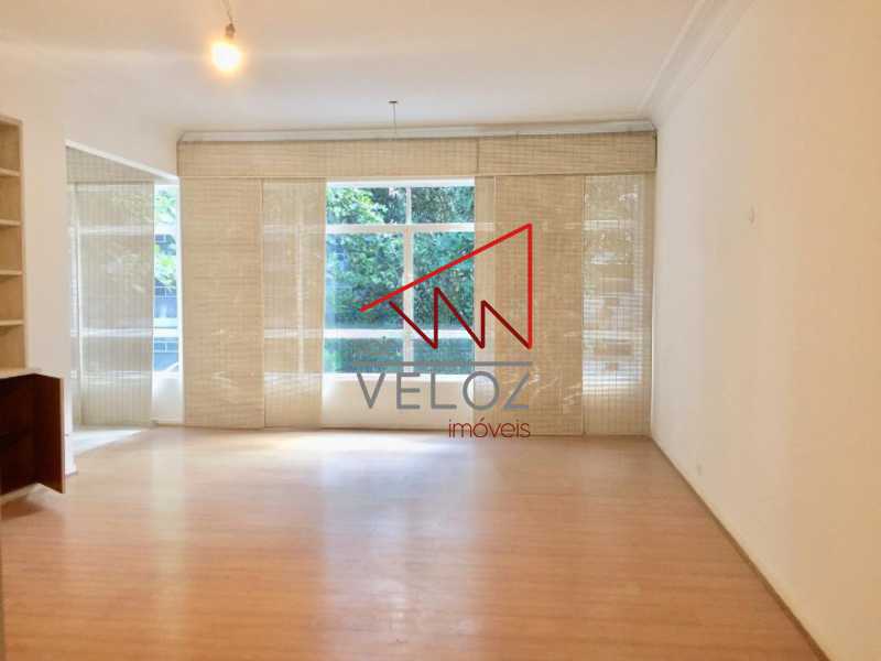 Apartamento à venda com 4 quartos, 240m² - Foto 1