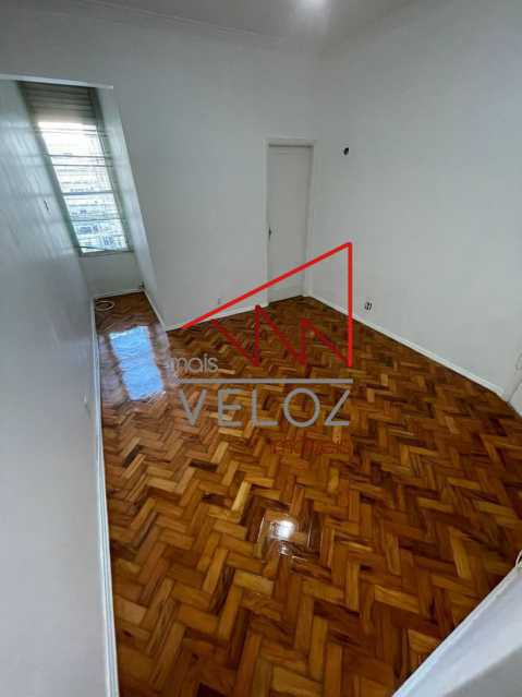 Apartamento à venda com 1 quarto, 40m² - Foto 2