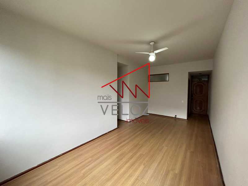 Apartamento à venda com 2 quartos, 80m² - Foto 2