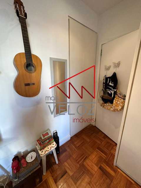 Apartamento à venda com 3 quartos, 104m² - Foto 2