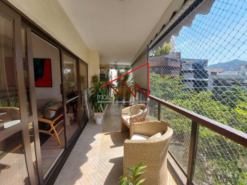 Apartamento à venda com 4 quartos, 232m² - Foto 1