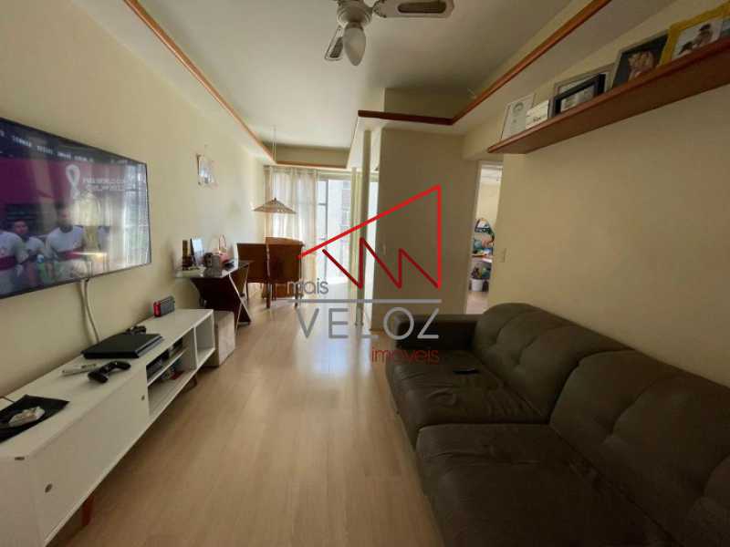 Apartamento à venda com 2 quartos, 75m² - Foto 2