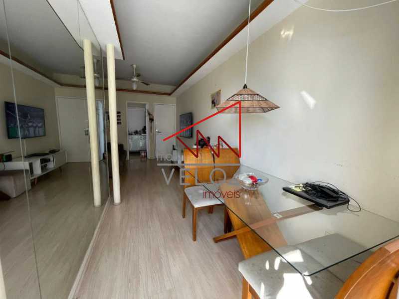 Apartamento à venda com 2 quartos, 75m² - Foto 3