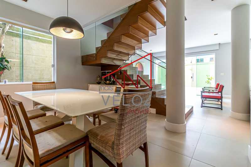 Casa de Vila à venda com 6 quartos, 595m² - Foto 4