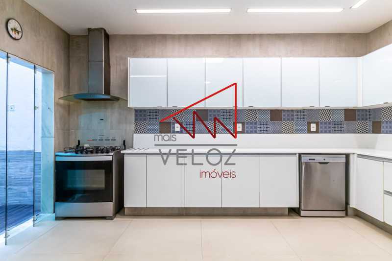 Casa de Vila à venda com 6 quartos, 595m² - Foto 16