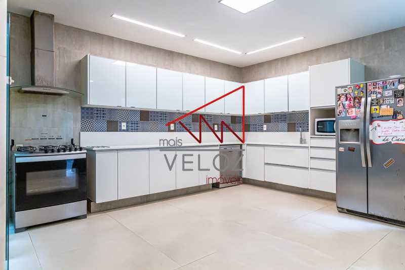 Casa de Vila à venda com 6 quartos, 595m² - Foto 17