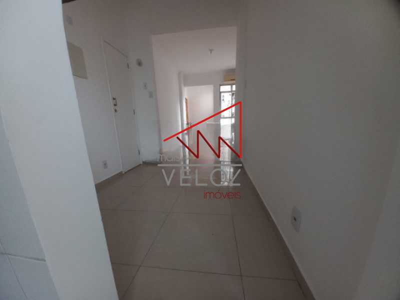 Apartamento à venda com 2 quartos, 64m² - Foto 4