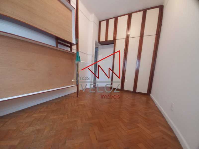 Apartamento à venda com 2 quartos, 64m² - Foto 13