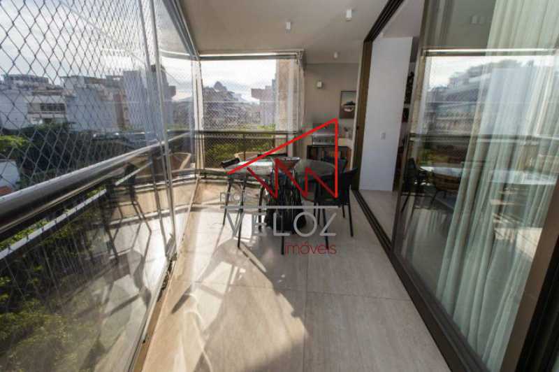 Apartamento à venda com 4 quartos, 240m² - Foto 1