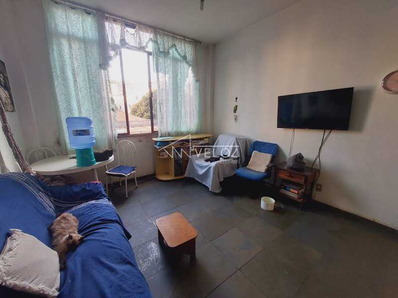 Apartamento à venda com 2 quartos, 68m² - Foto 2