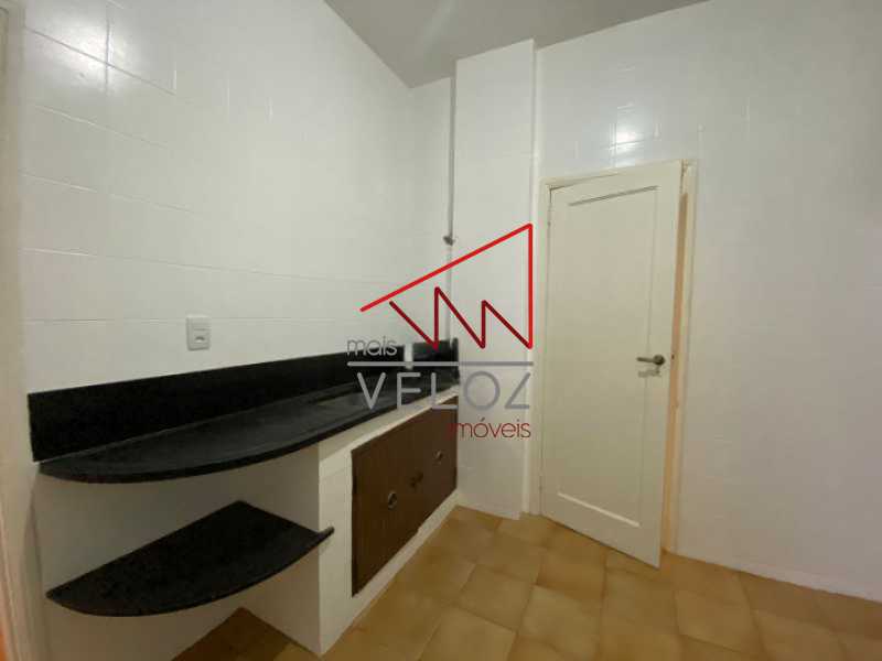 Apartamento à venda com 3 quartos, 134m² - Foto 4