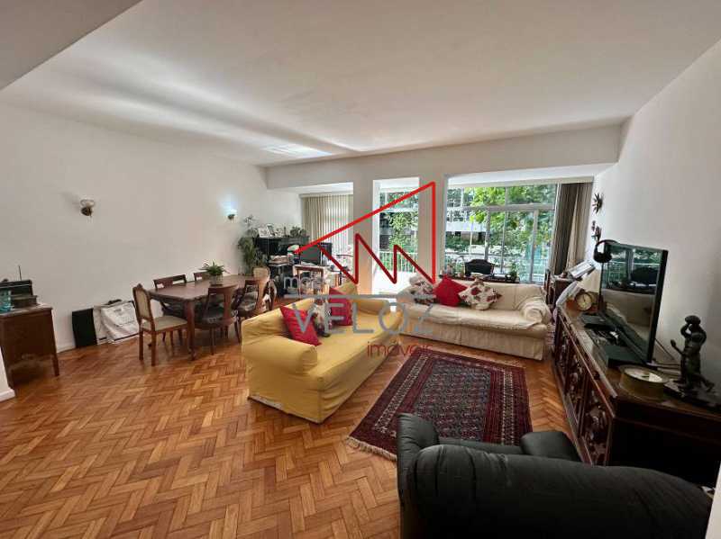 Apartamento à venda com 3 quartos, 150m² - Foto 1