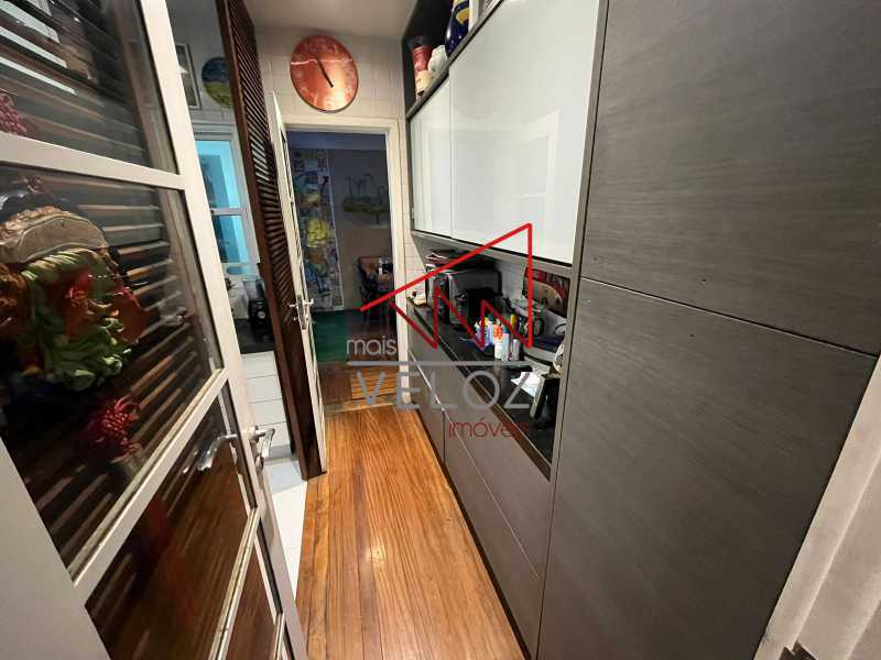 Apartamento à venda com 3 quartos, 140m² - Foto 22