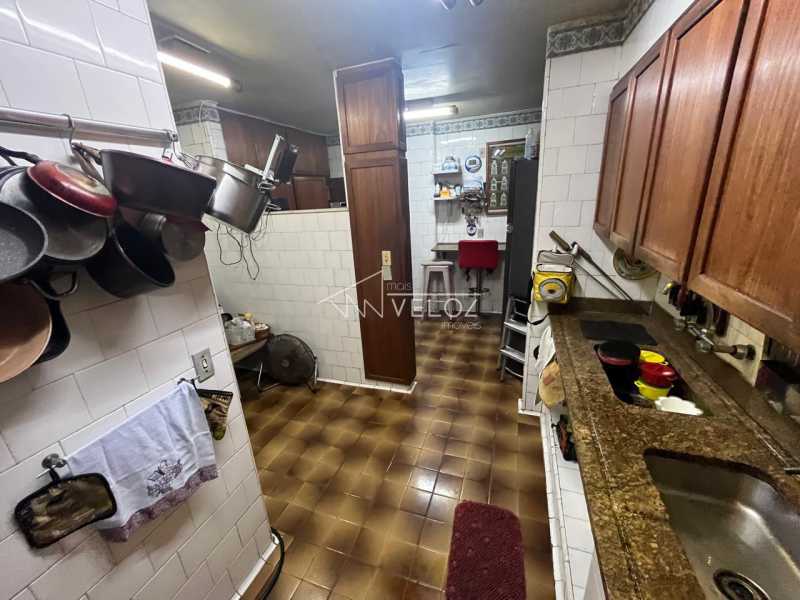 Apartamento à venda com 3 quartos, 210m² - Foto 29