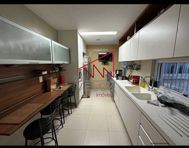 Apartamento à venda com 4 quartos, 216m² - Foto 9