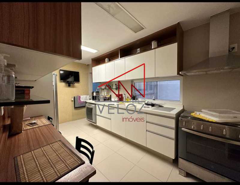 Apartamento à venda com 4 quartos, 216m² - Foto 10