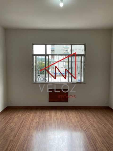 Apartamento à venda com 2 quartos, 70m² - Foto 9