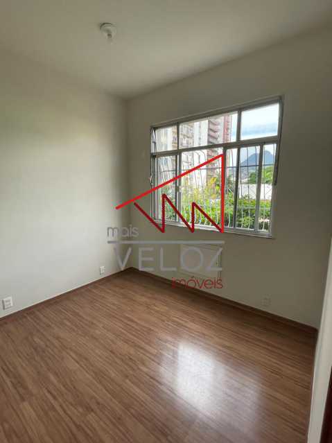 Apartamento à venda com 2 quartos, 70m² - Foto 13