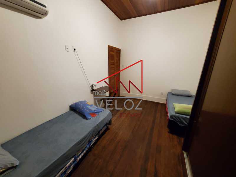 Casa de Vila à venda com 7 quartos, 200m² - Foto 8