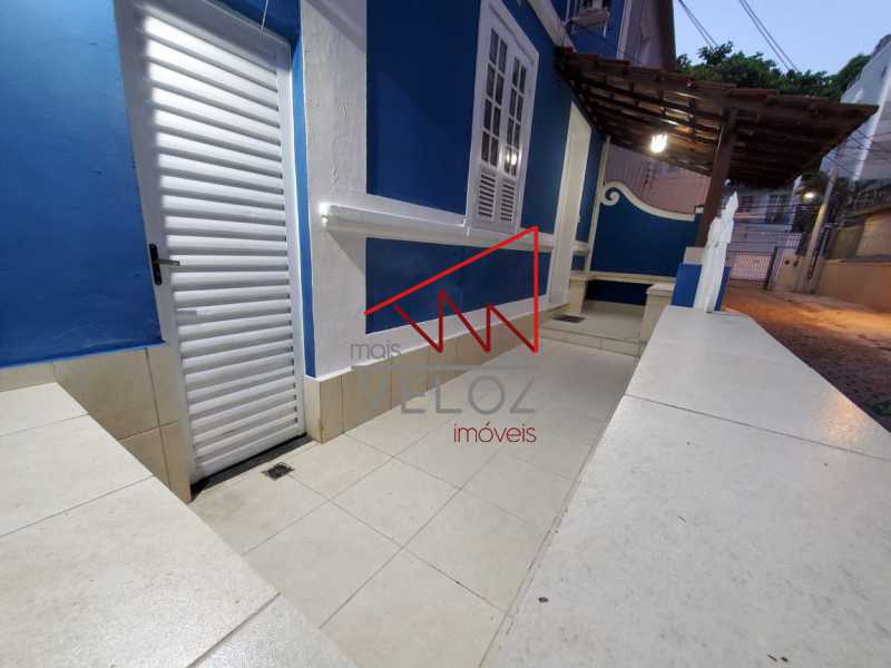 Casa de Vila à venda com 7 quartos, 200m² - Foto 2