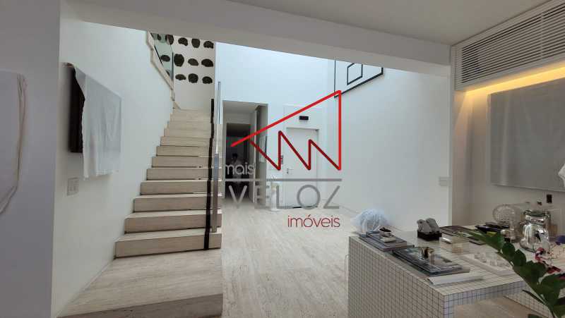 Apartamento à venda com 3 quartos, 220m² - Foto 9