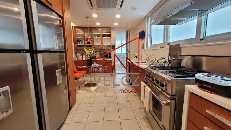 Apartamento à venda com 3 quartos, 220m² - Foto 14