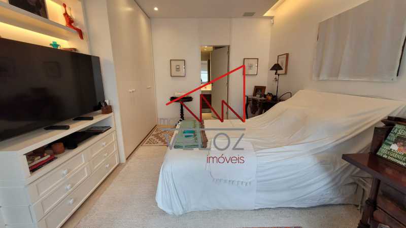 Apartamento à venda com 3 quartos, 220m² - Foto 18