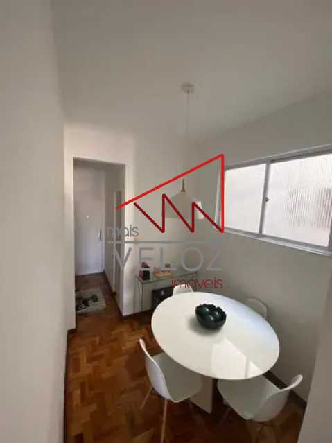 Apartamento à venda com 2 quartos, 70m² - Foto 2