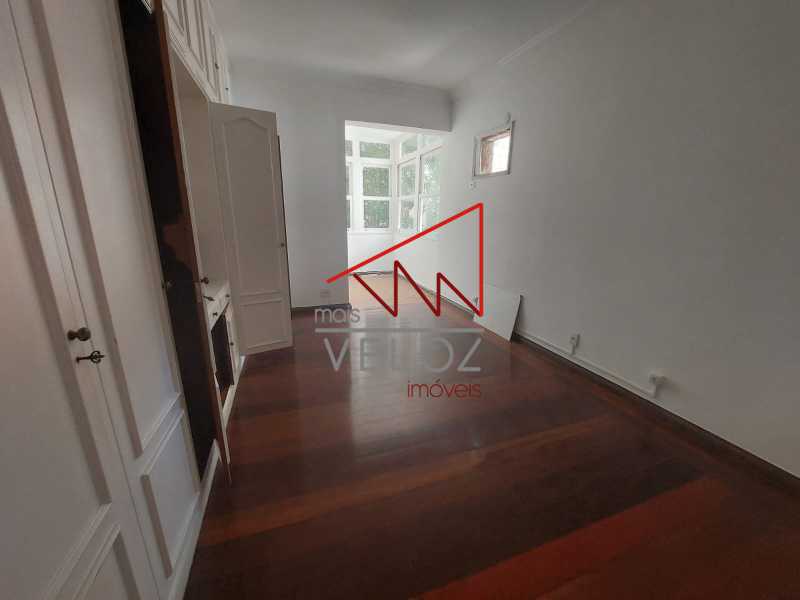 Apartamento à venda com 3 quartos, 218m² - Foto 13