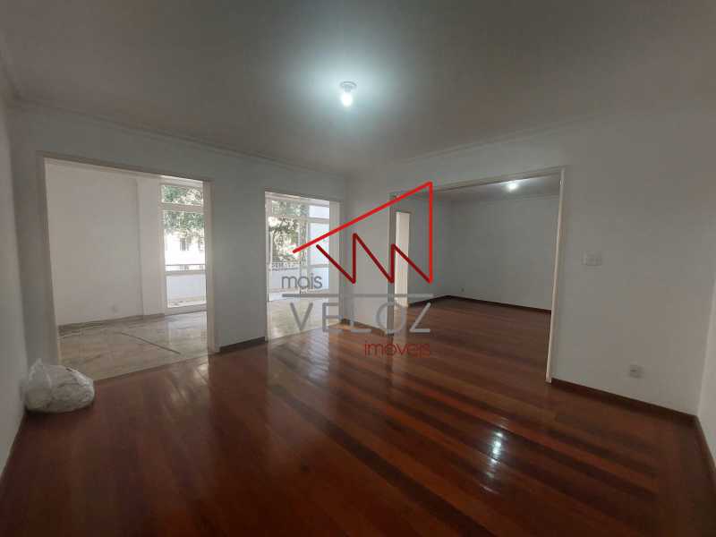 Apartamento à venda com 3 quartos, 218m² - Foto 1