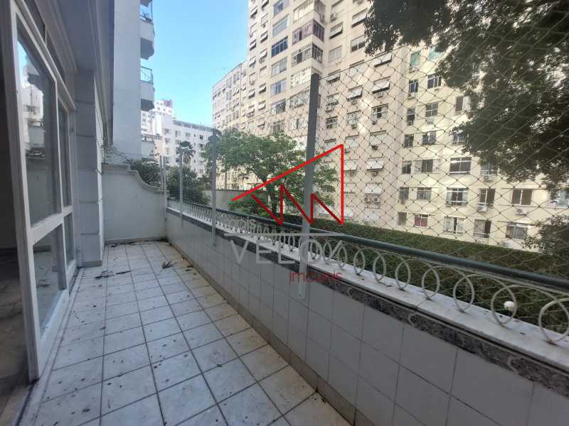 Apartamento à venda com 3 quartos, 218m² - Foto 4