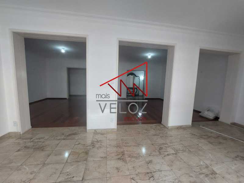 Apartamento à venda com 3 quartos, 218m² - Foto 9