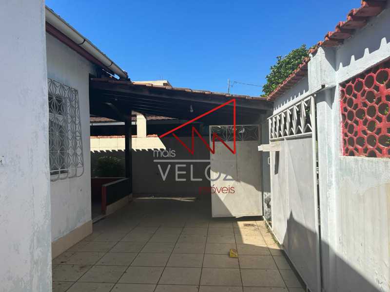 Casa à venda com 3 quartos, 68m² - Foto 1