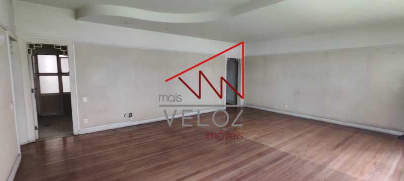 Apartamento à venda com 3 quartos, 159m² - Foto 4