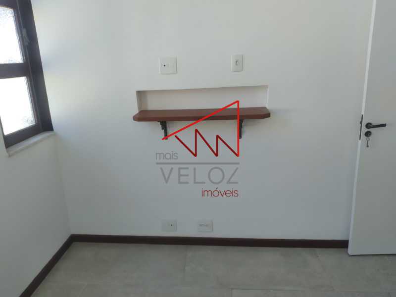 Apartamento à venda com 2 quartos, 70m² - Foto 2