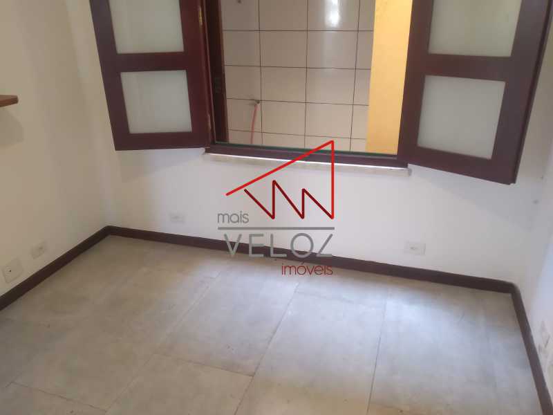 Apartamento à venda com 2 quartos, 70m² - Foto 4