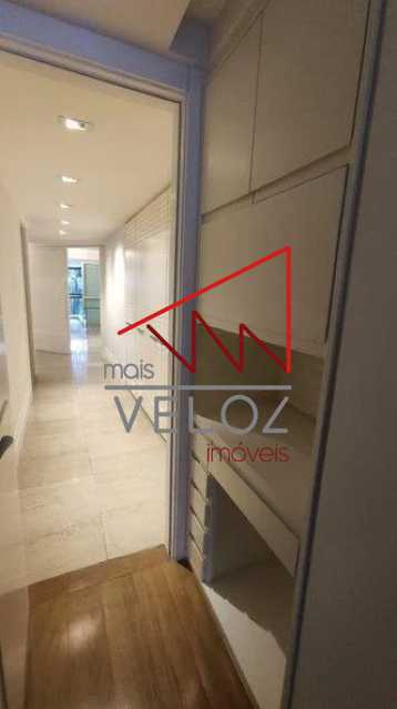 Apartamento à venda com 4 quartos, 243m² - Foto 25