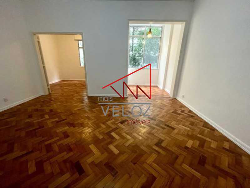 Apartamento à venda com 3 quartos, 93m² - Foto 2