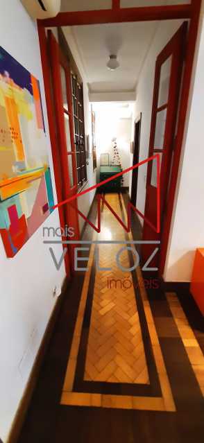 Apartamento à venda com 3 quartos, 200m² - Foto 2