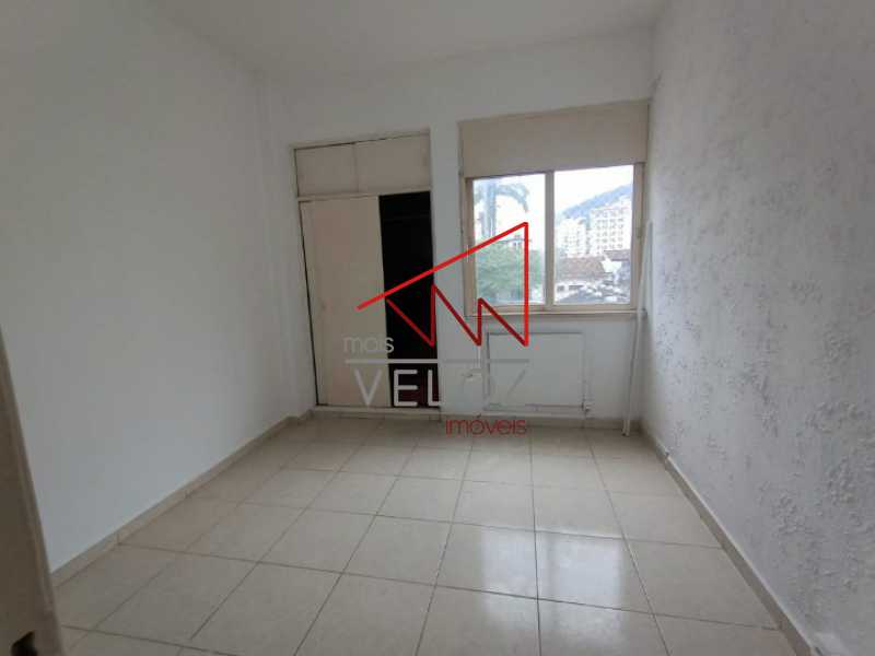 Apartamento à venda com 1 quarto, 45m² - Foto 2