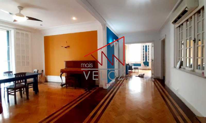 Apartamento à venda com 3 quartos, 200m² - Foto 2