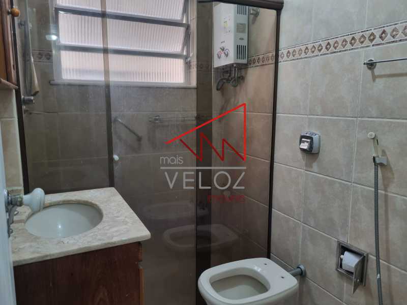 Apartamento à venda com 2 quartos, 75m² - Foto 11