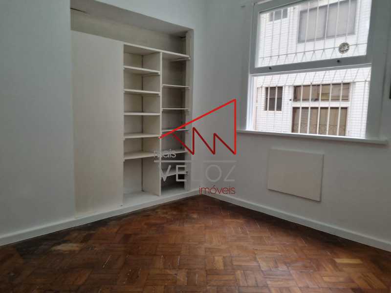 Apartamento à venda com 2 quartos, 75m² - Foto 2