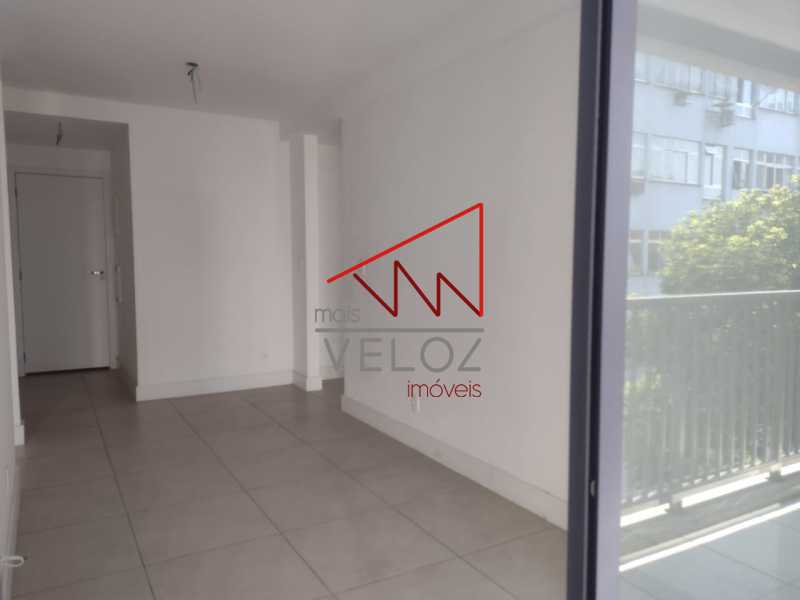 Apartamento à venda com 2 quartos, 70m² - Foto 9