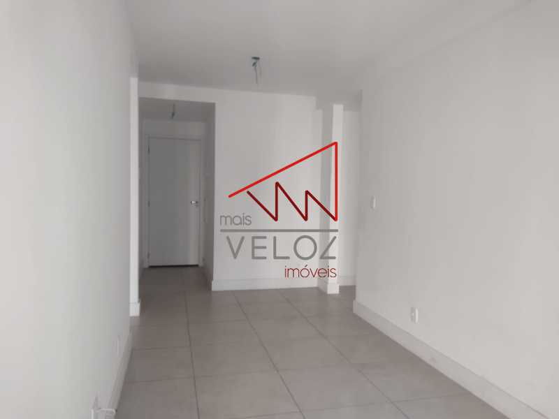 Apartamento à venda com 2 quartos, 70m² - Foto 4