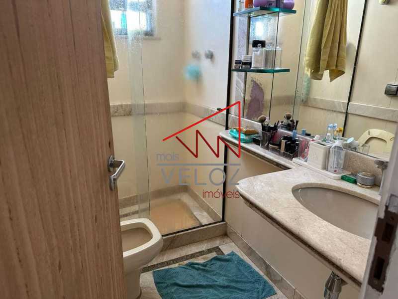 Apartamento à venda com 3 quartos, 160m² - Foto 4